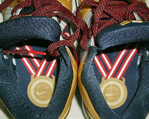 kobe4_gold.jpg